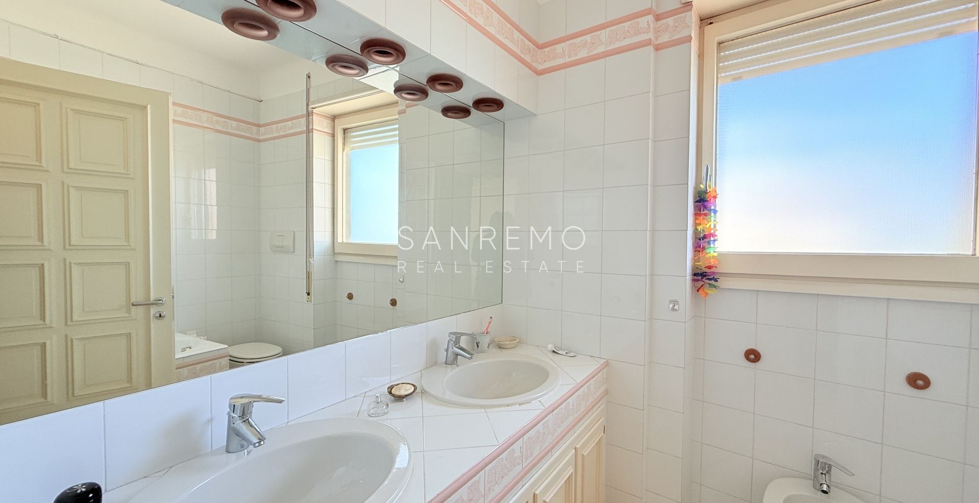 Bright apartment just a few steps from the sea and the cycle path