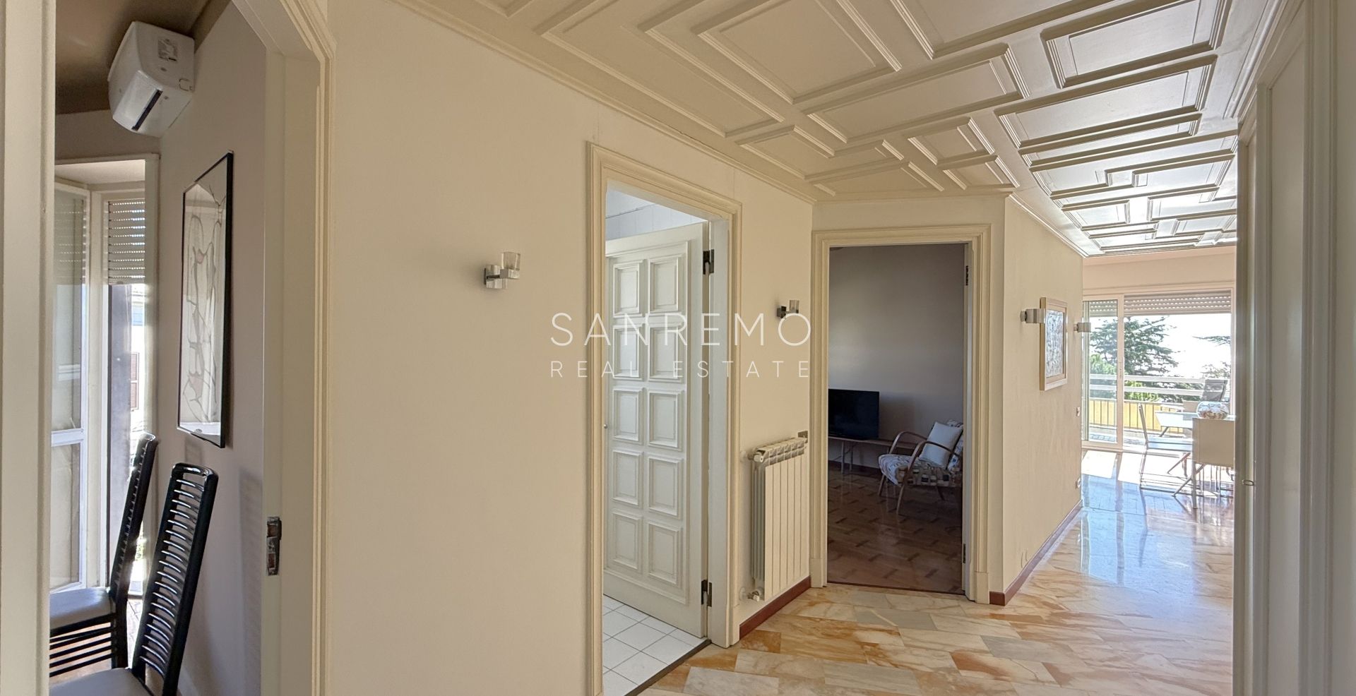 Bright apartment just a few steps from the sea and the cycle path