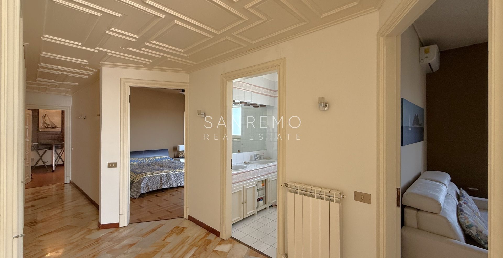 Bright apartment just a few steps from the sea and the cycle path