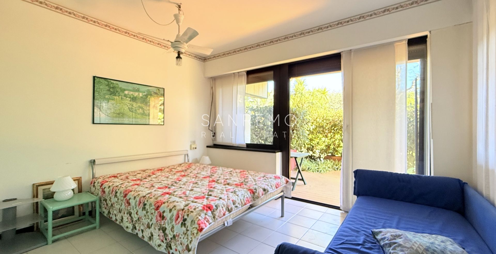 Three-room apartment by the sea in an elegant complex with a swimming pool