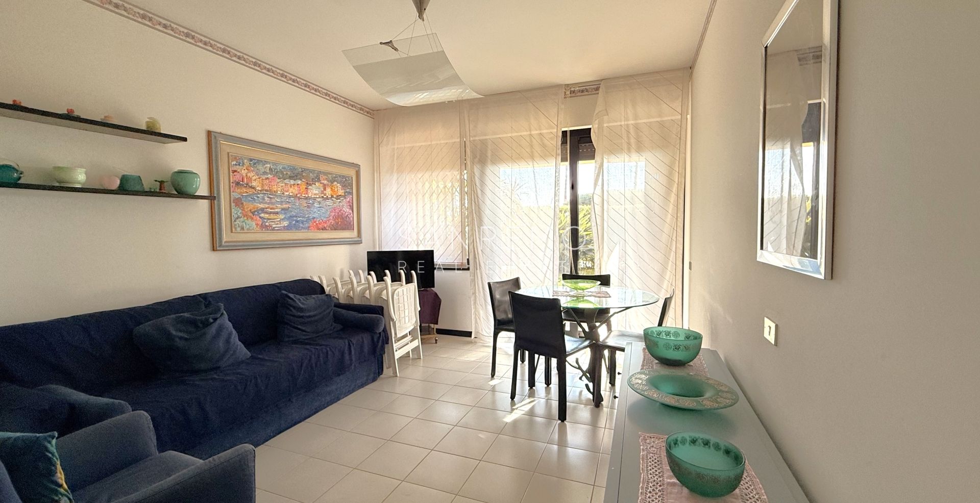 Three-room apartment by the sea in an elegant complex with a swimming pool