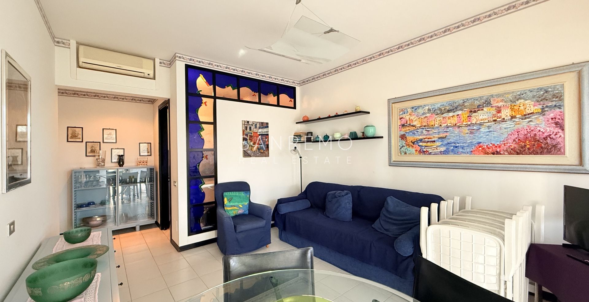 Three-room apartment by the sea in an elegant complex with a swimming pool