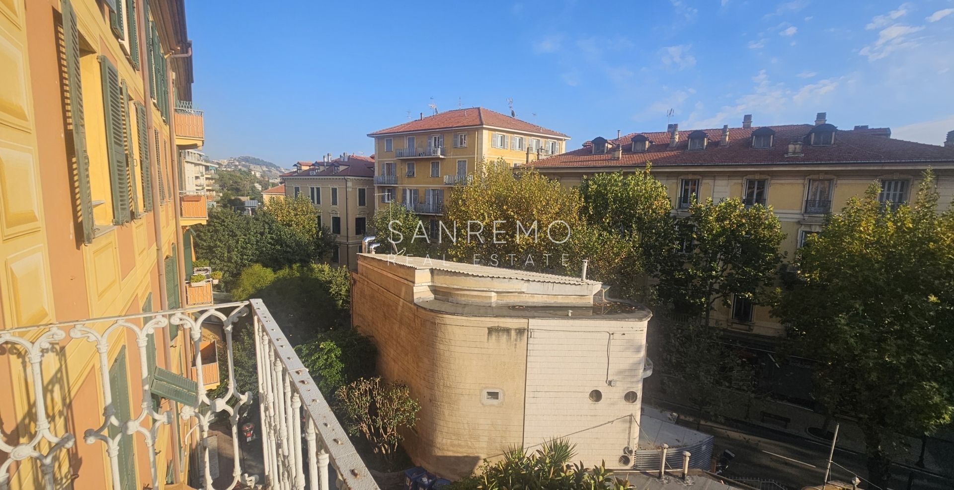 240-sqm apartment in an elegant period building
