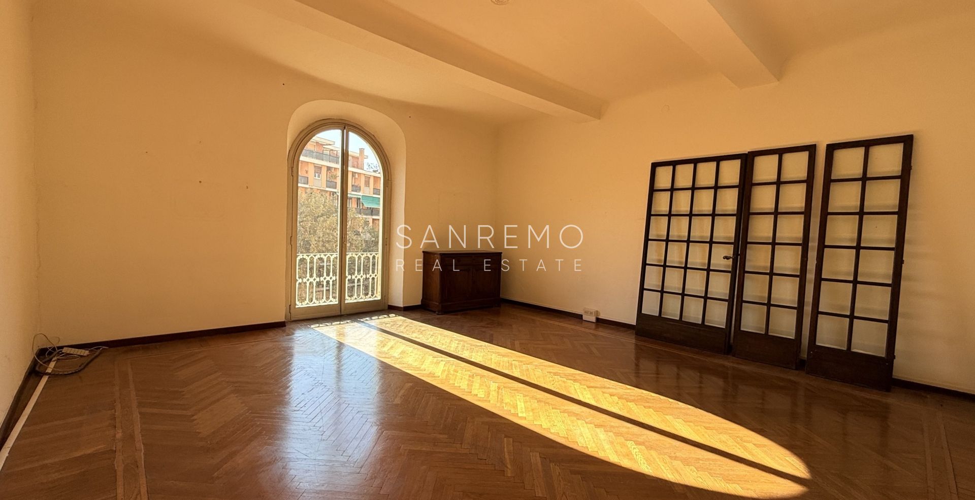 240-sqm apartment in an elegant period building