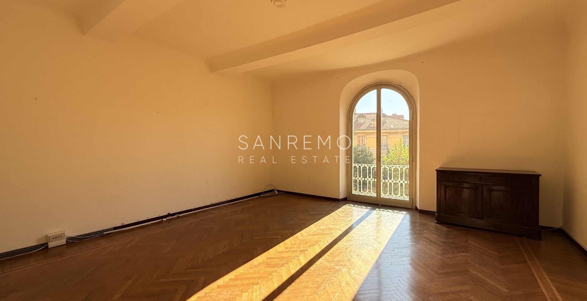 240-sqm apartment in an elegant period building