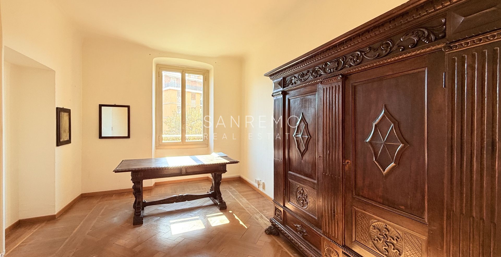 240-sqm apartment in an elegant period building