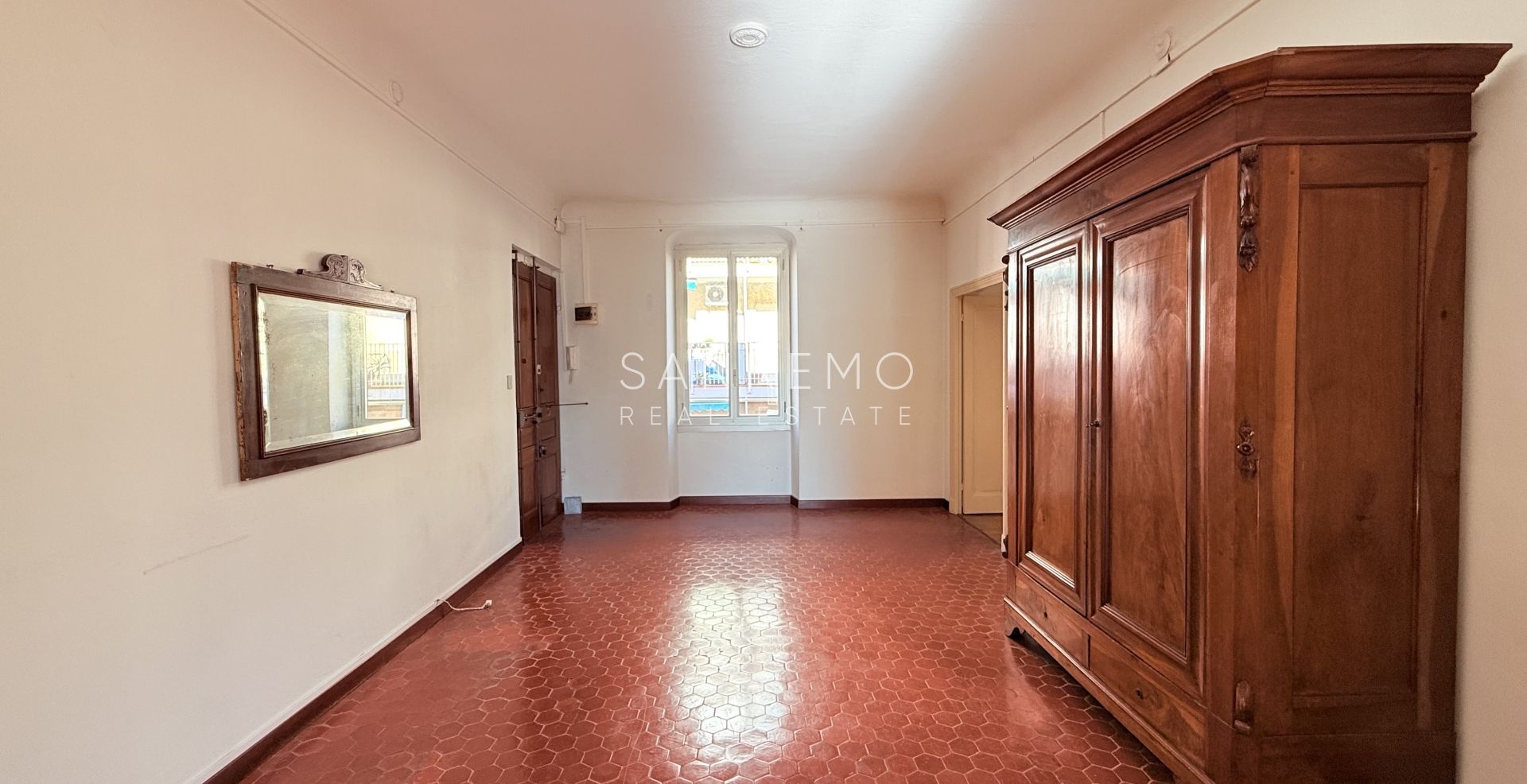 240-sqm apartment in an elegant period building