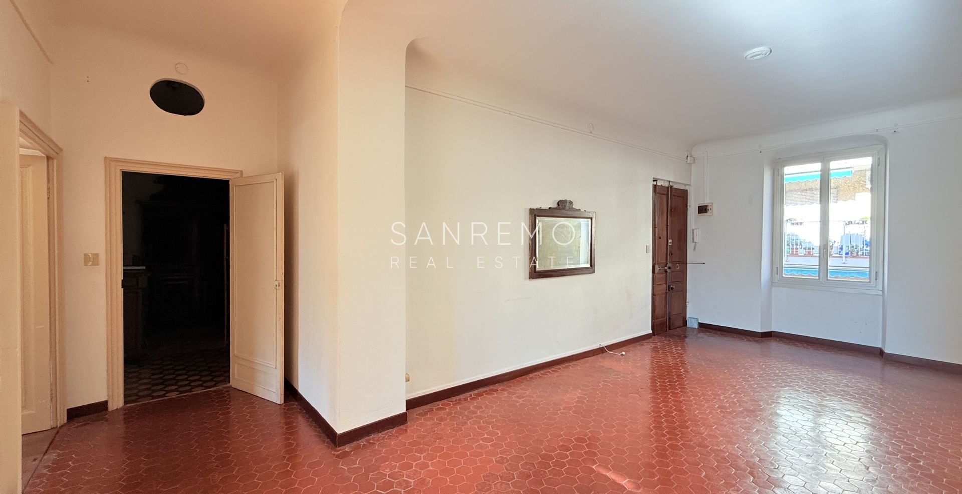 240-sqm apartment in an elegant period building