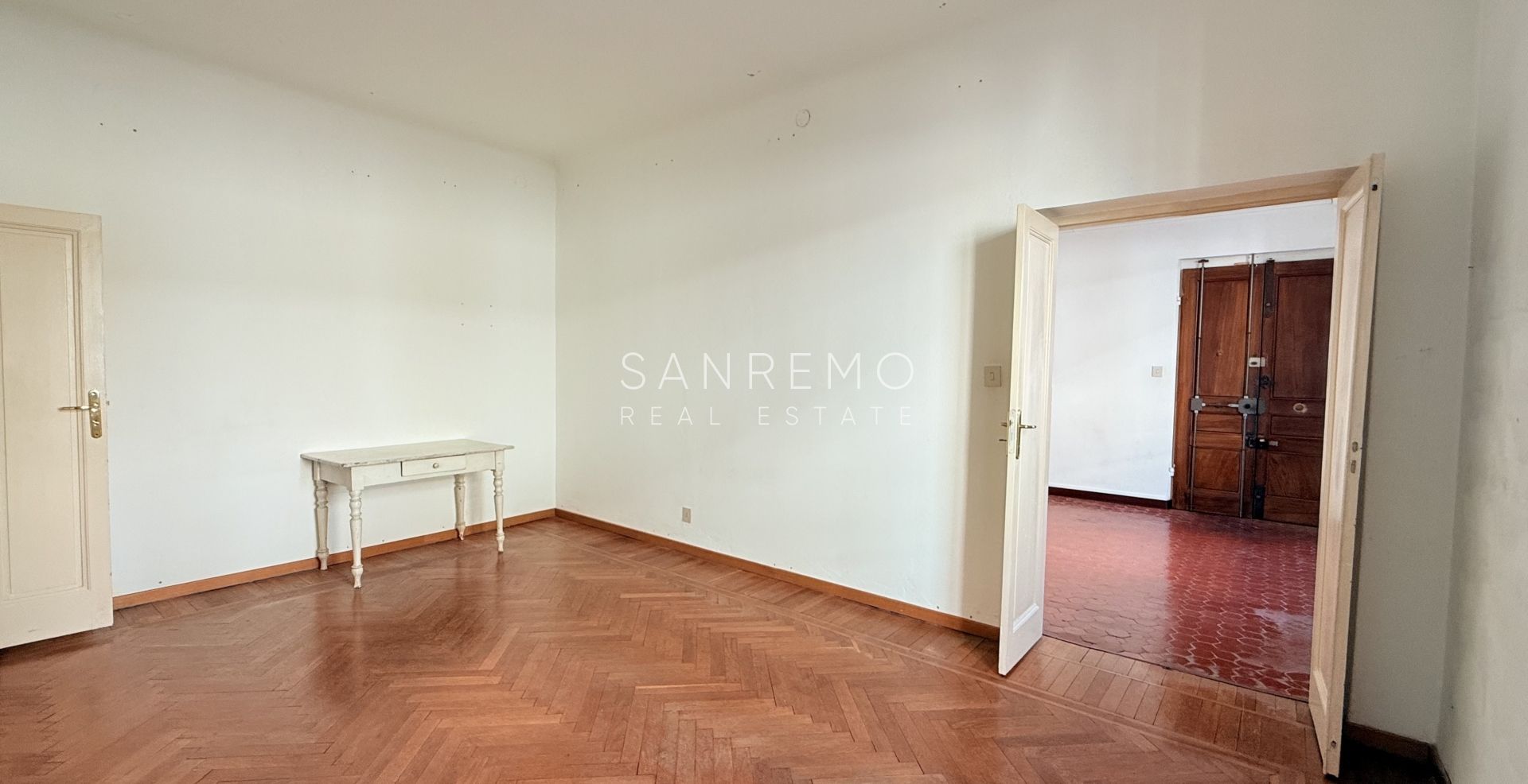 240-sqm apartment in an elegant period building