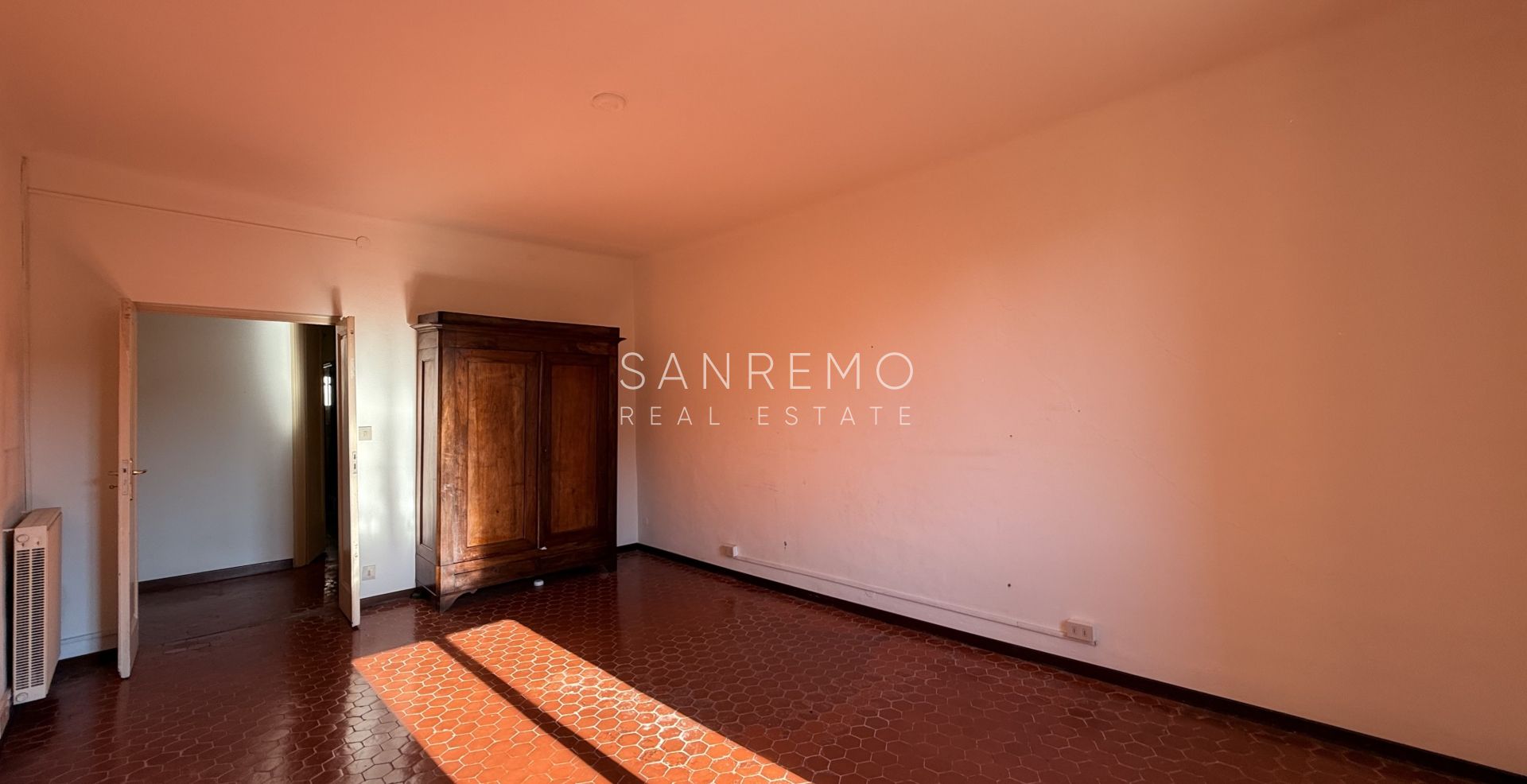 240-sqm apartment in an elegant period building