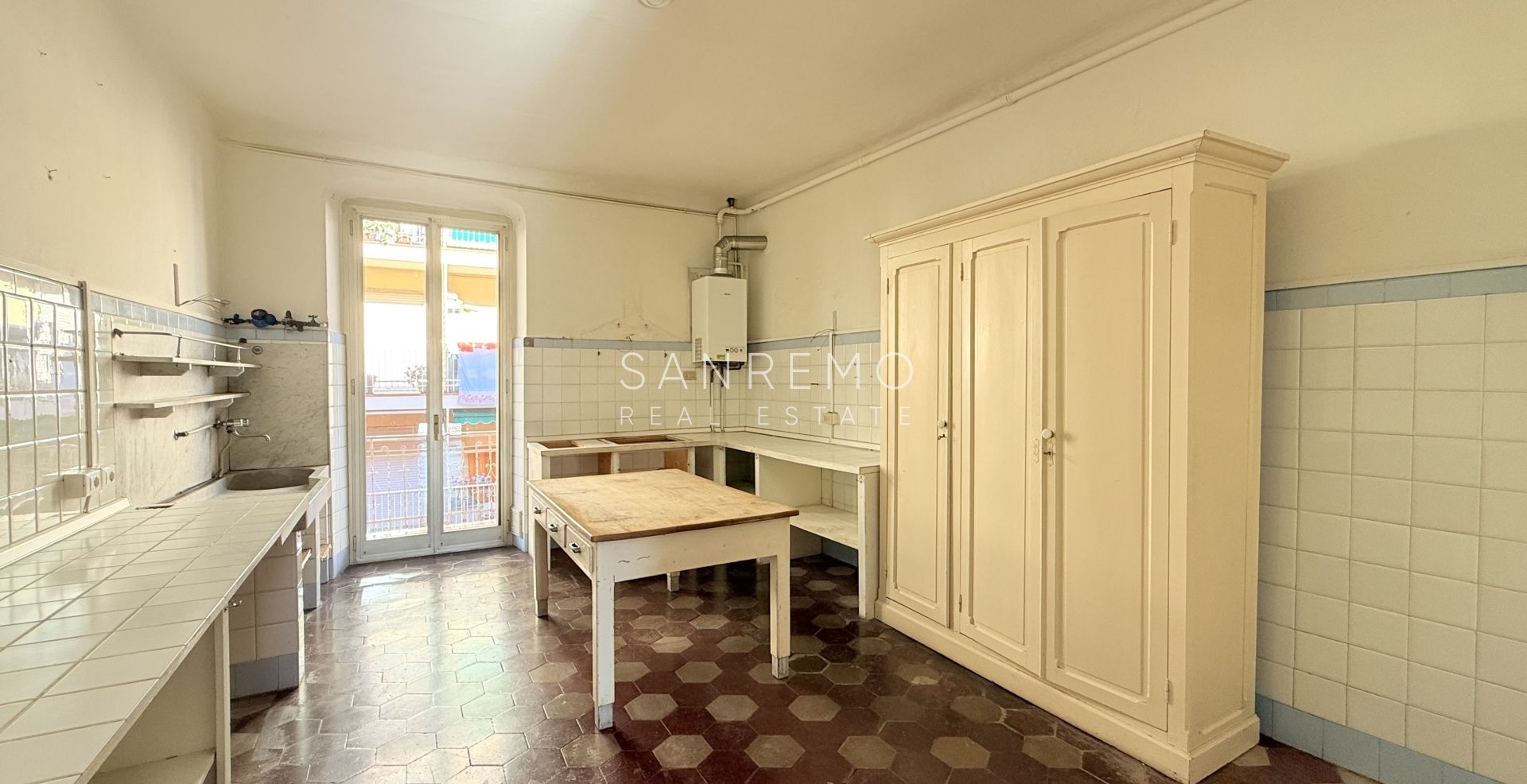 240-sqm apartment in an elegant period building