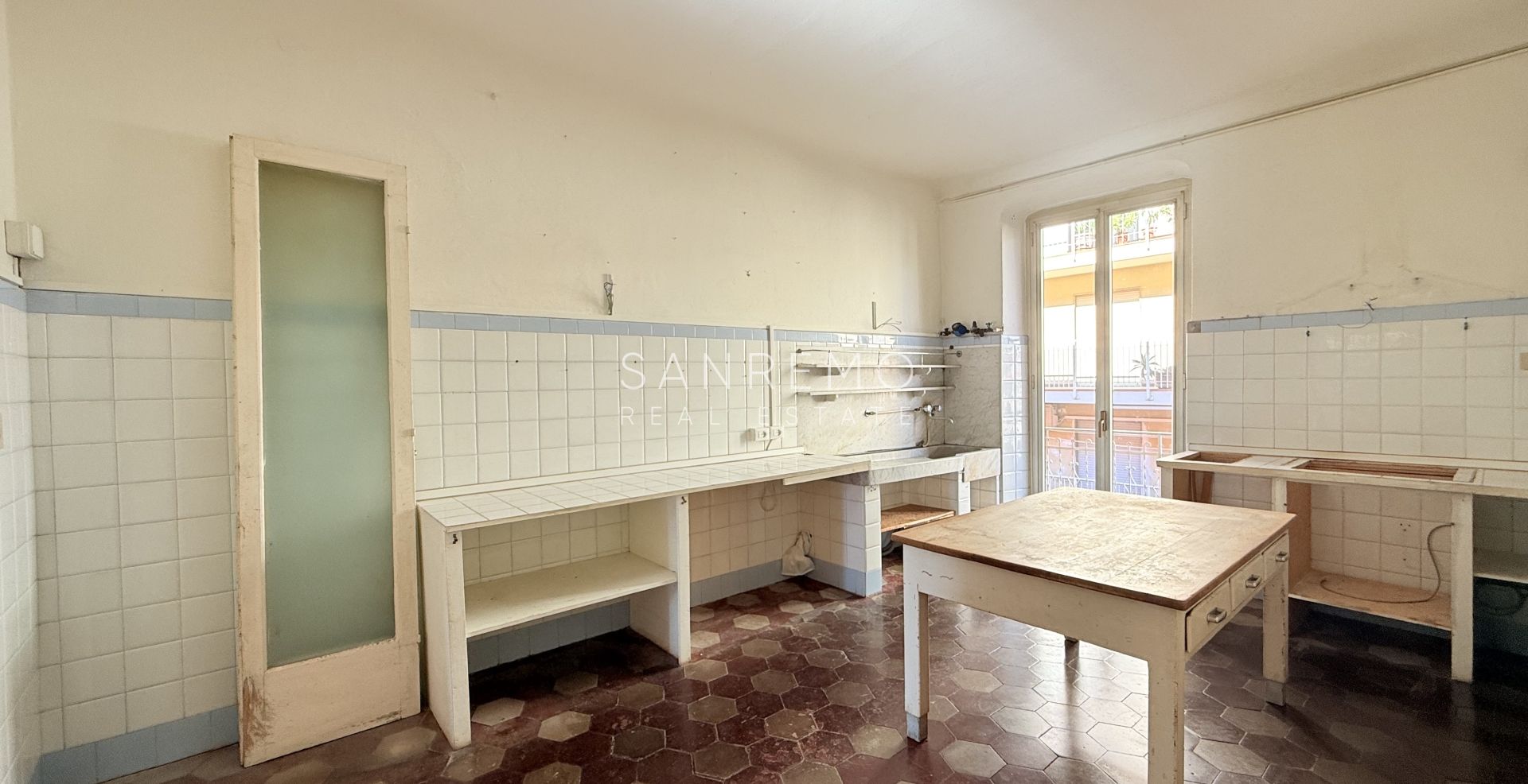 240-sqm apartment in an elegant period building