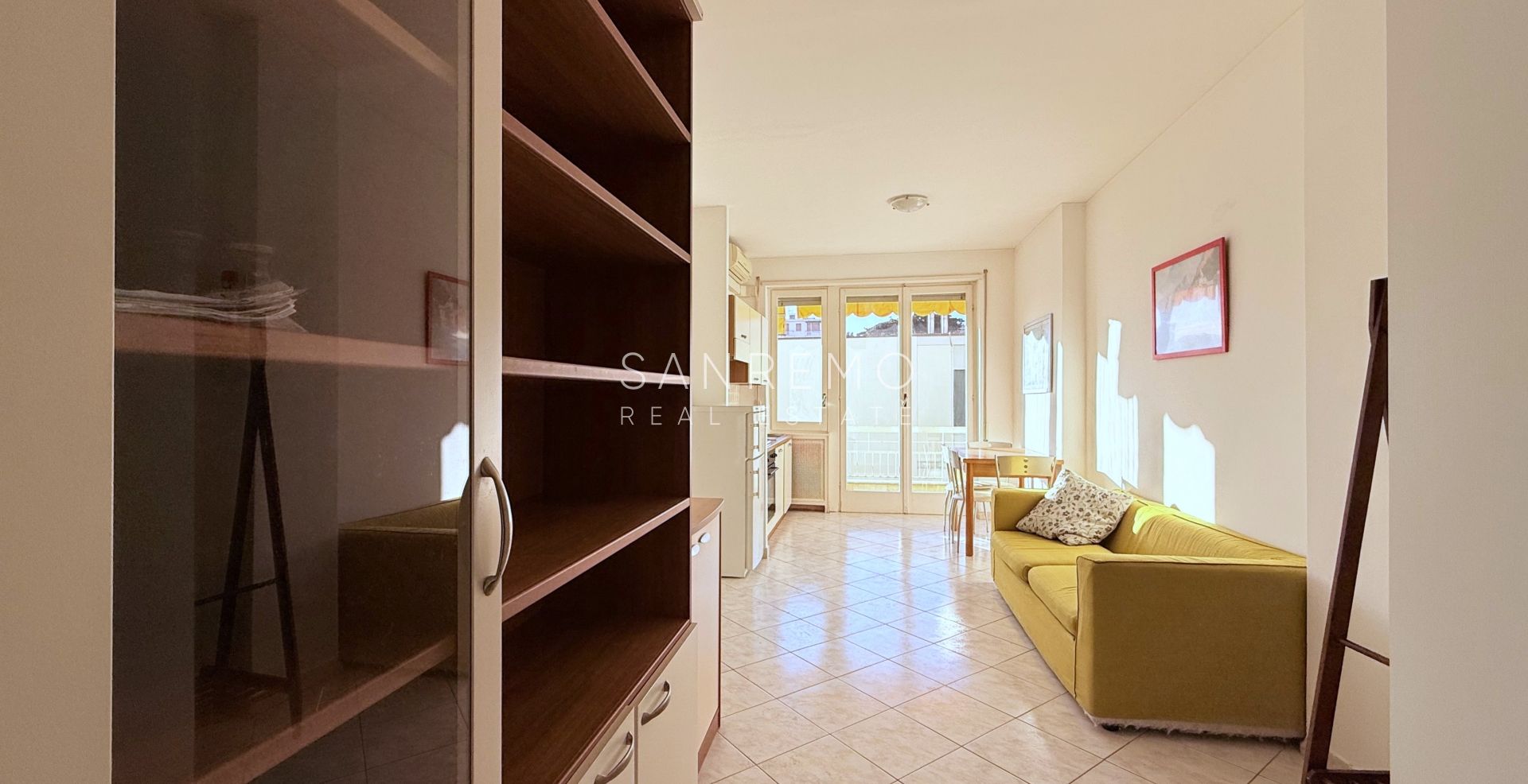 Bright one-bedroom apartment with a terrace in an elegant condominium
