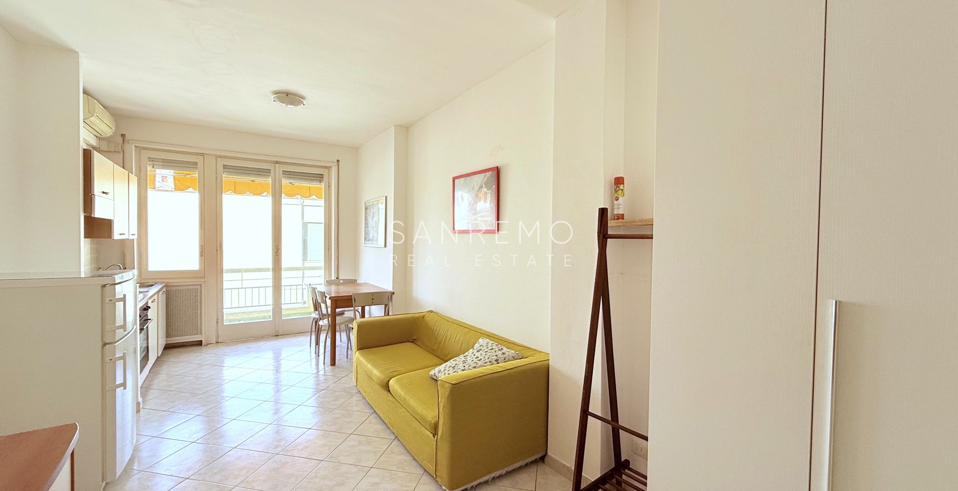 Bright one-bedroom apartment with a terrace in an elegant condominium