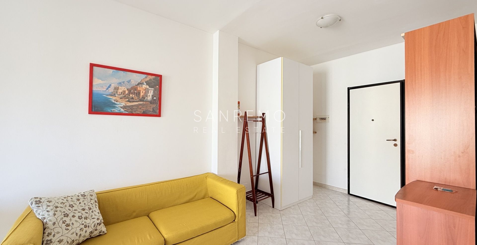 Bright one-bedroom apartment with a terrace in an elegant condominium