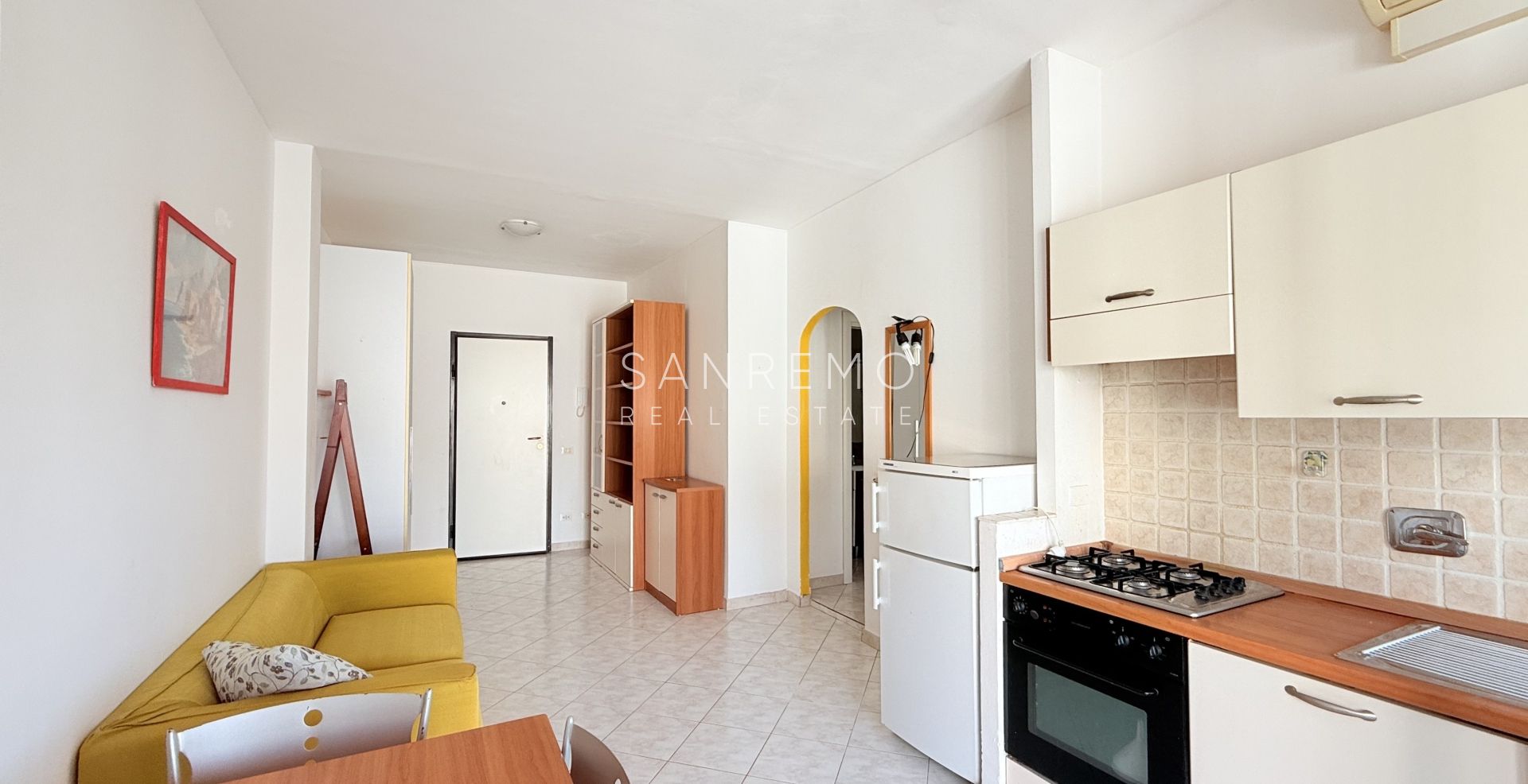 Bright one-bedroom apartment with a terrace in an elegant condominium
