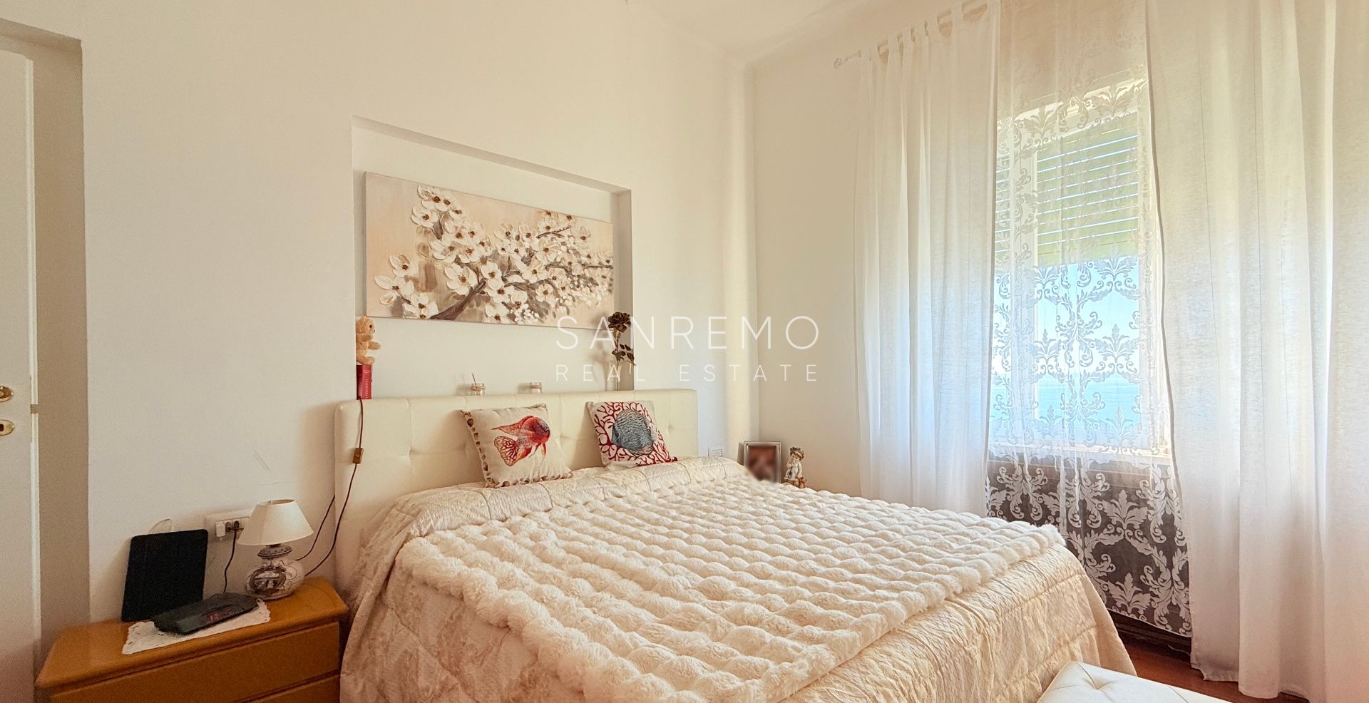 Two-level apartment with a beautiful view over the entire Gulf of Ospedaletti