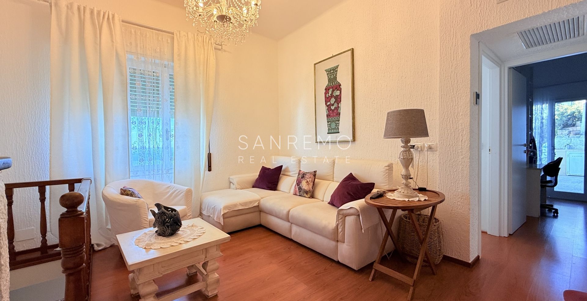 Two-level apartment with a beautiful view over the entire Gulf of Ospedaletti