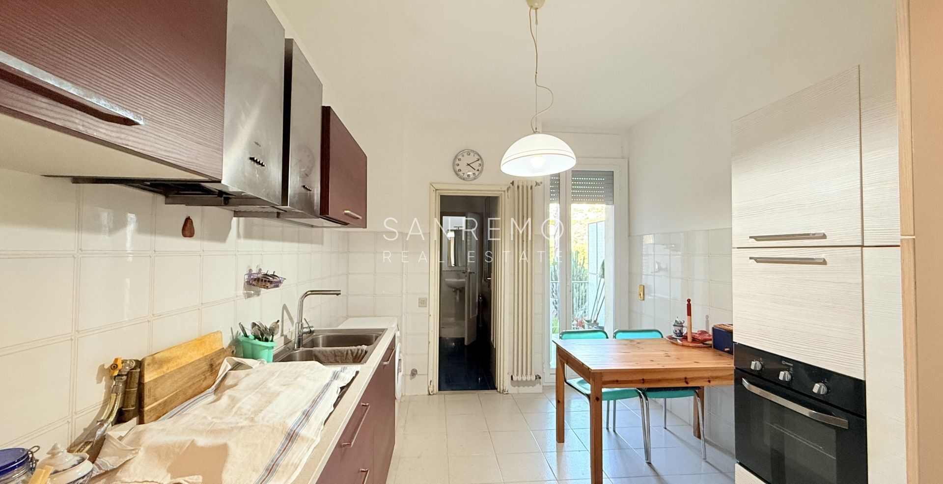 130 m² apartment with a terrace, in a flat area and just a few steps from the beaches and the cycle path.