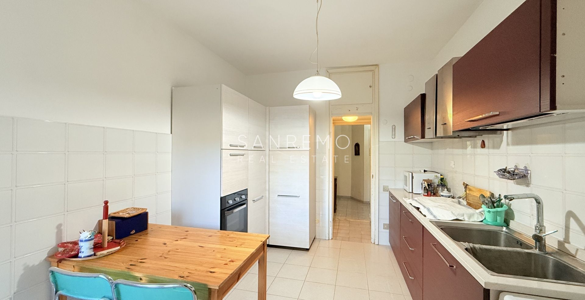 130 m² apartment with a terrace, in a flat area and just a few steps from the beaches and the cycle path.