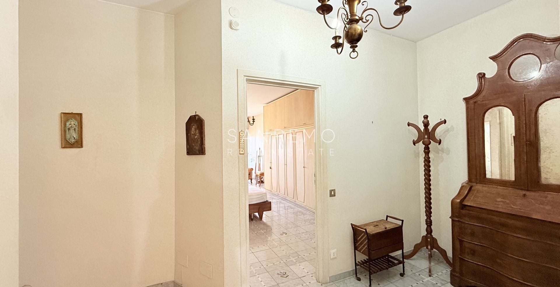 130 m² apartment with a terrace, in a flat area and just a few steps from the beaches and the cycle path.