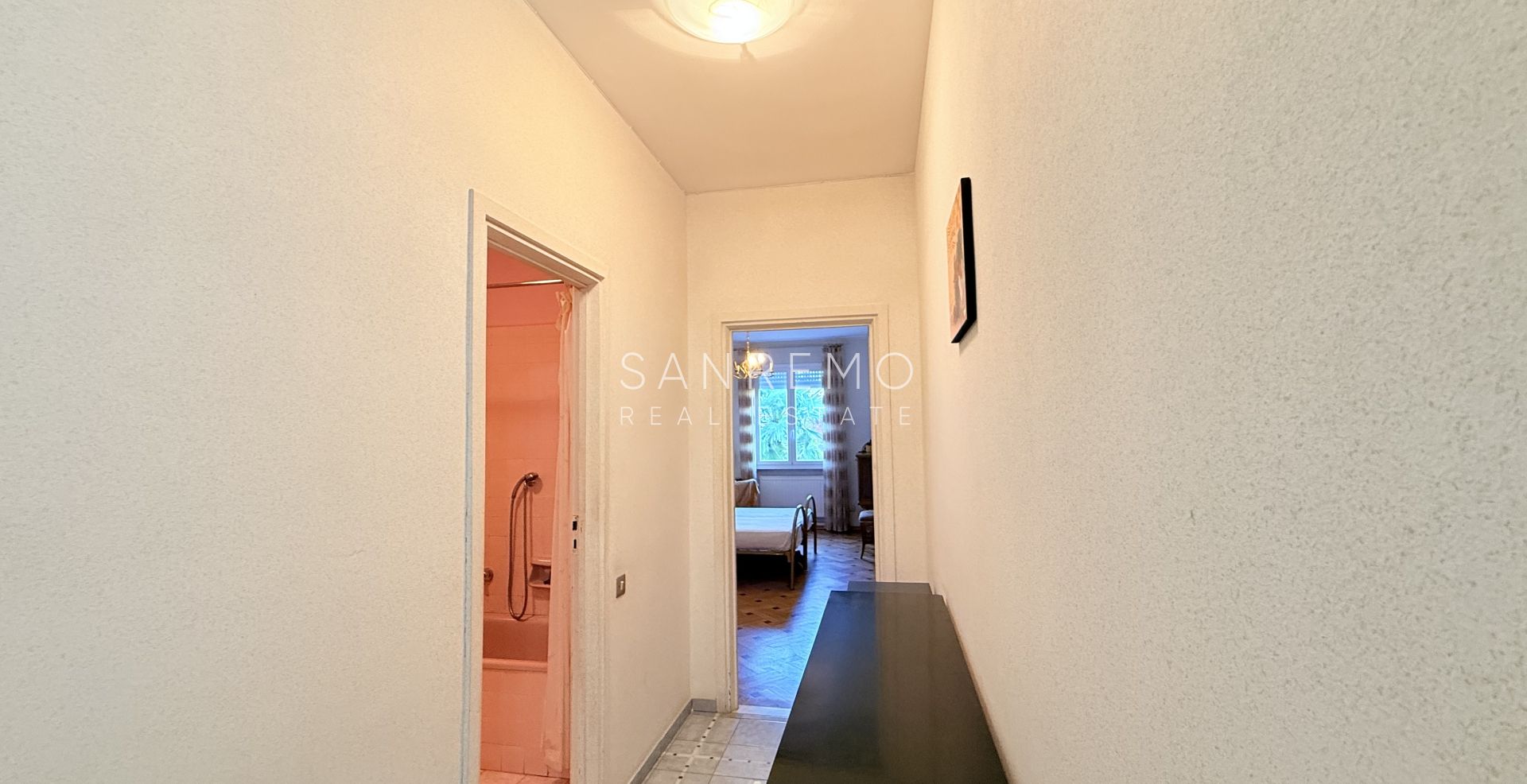 130 m² apartment with a terrace, in a flat area and just a few steps from the beaches and the cycle path.