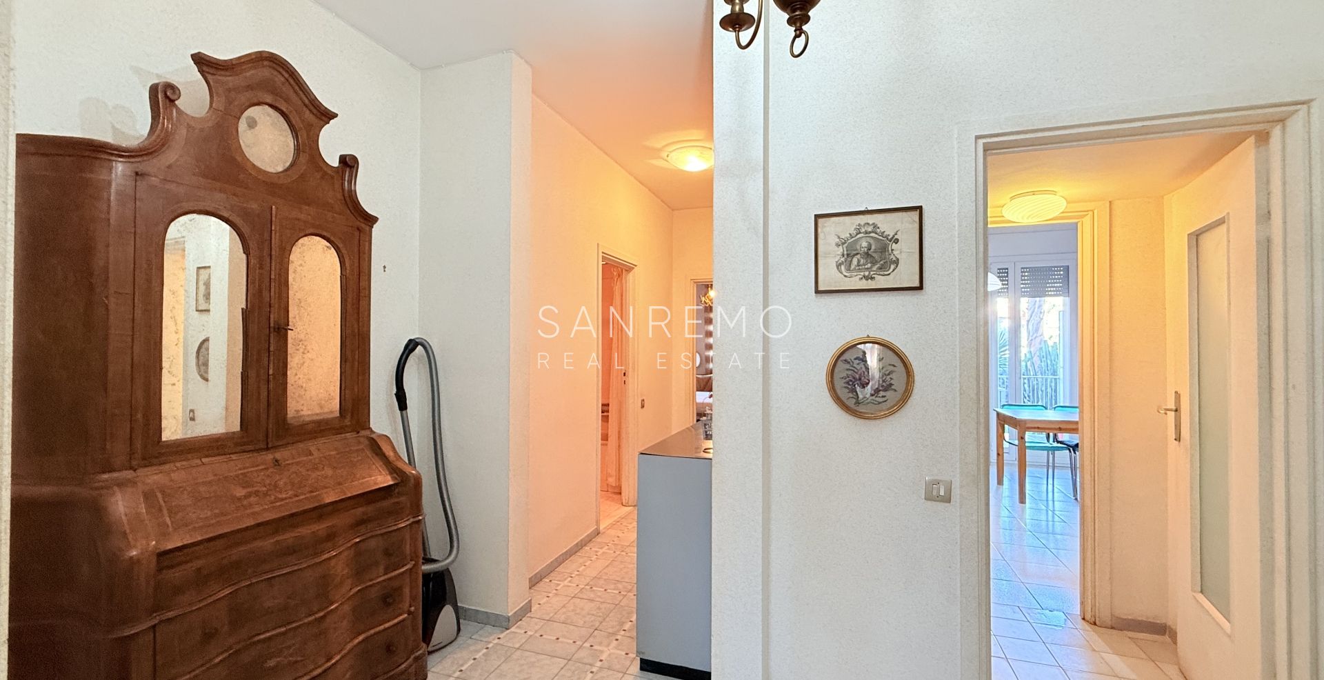 130 m² apartment with a terrace, in a flat area and just a few steps from the beaches and the cycle path.