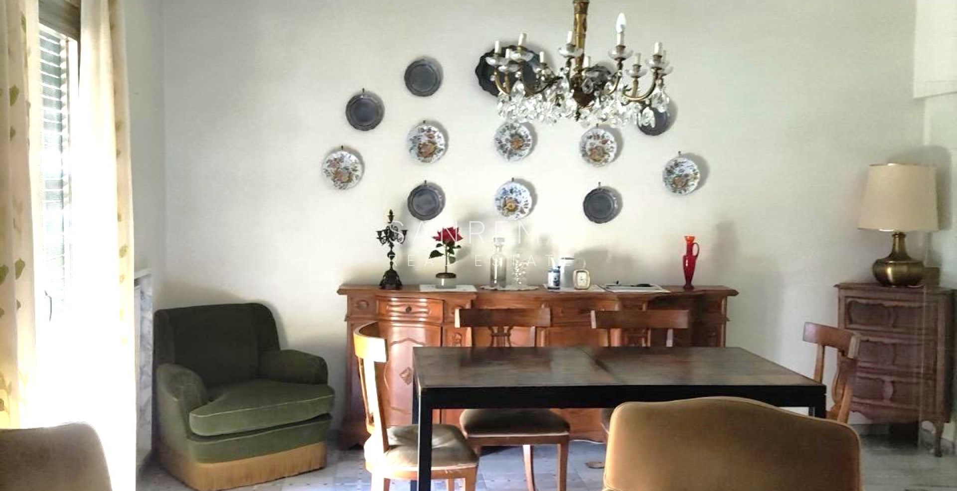 130 m² apartment with a terrace, in a flat area and just a few steps from the beaches and the cycle path.