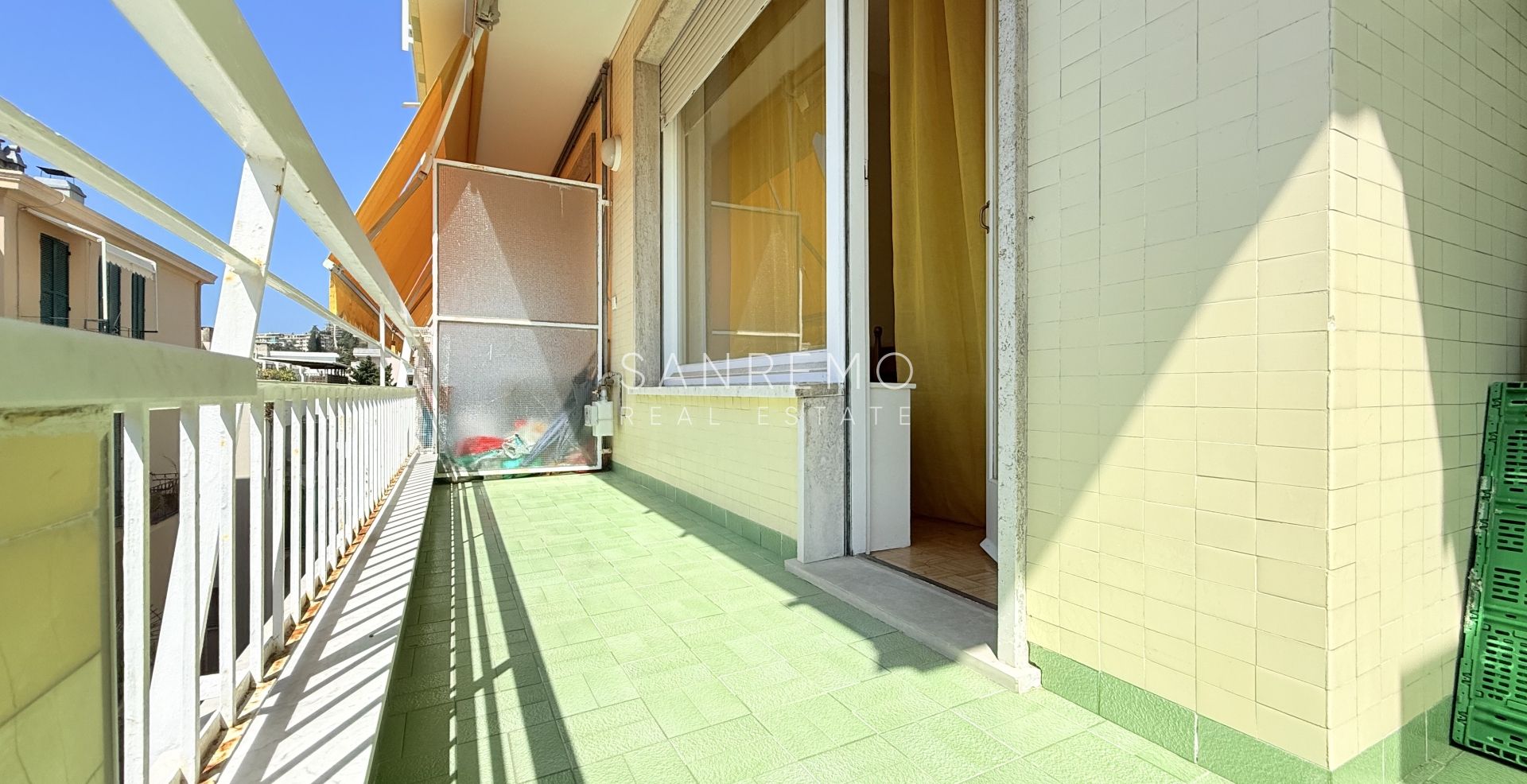 Spacious studio apartment with a terrace just a few steps from the Casino