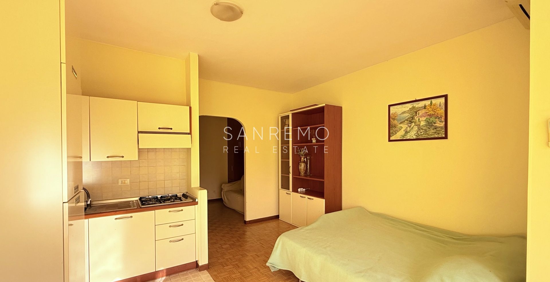 Spacious studio apartment with a terrace just a few steps from the Casino