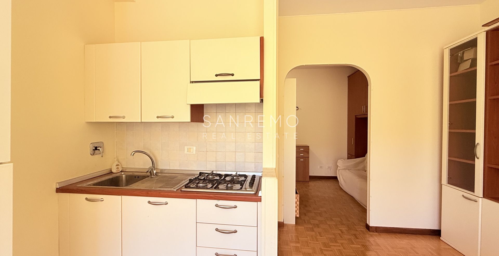 Spacious studio apartment with a terrace just a few steps from the Casino