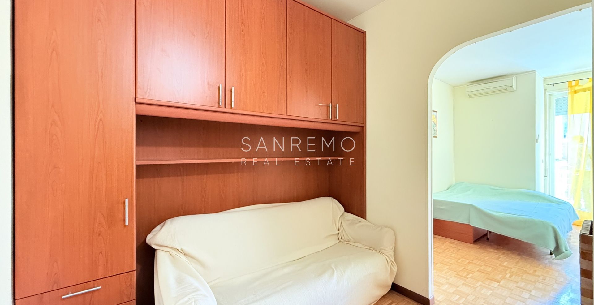 Spacious studio apartment with a terrace just a few steps from the Casino