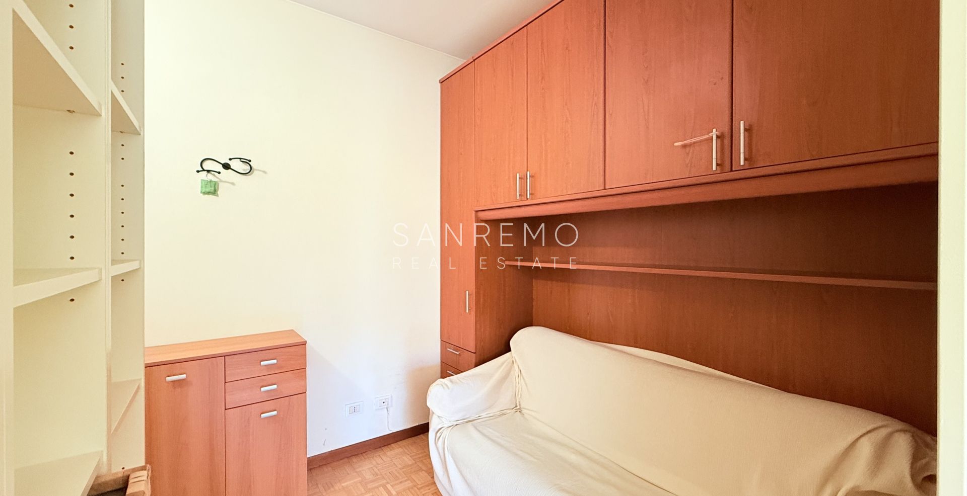 Spacious studio apartment with a terrace just a few steps from the Casino