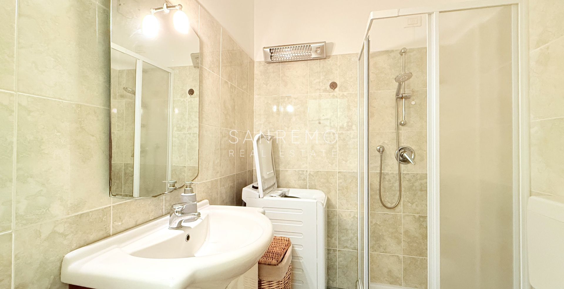 Spacious studio apartment with a terrace just a few steps from the Casino