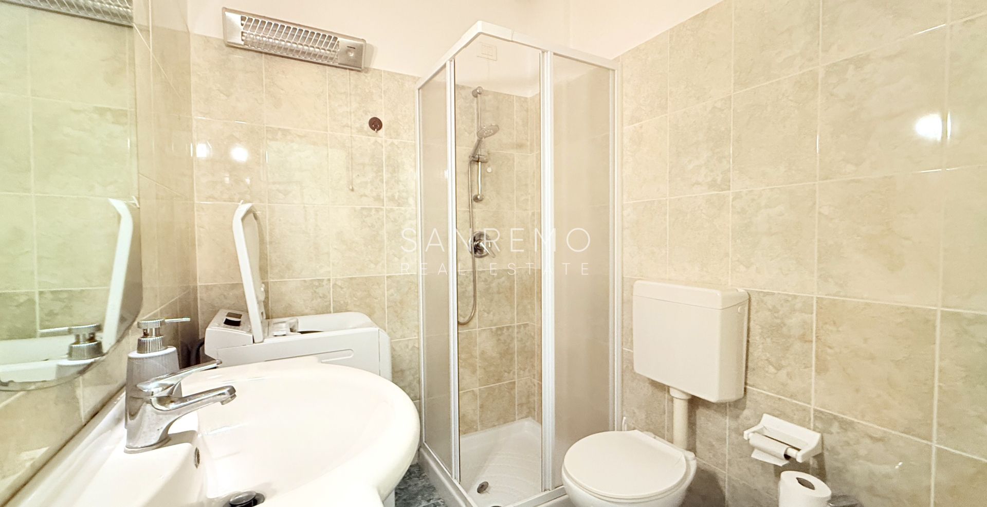 Spacious studio apartment with a terrace just a few steps from the Casino