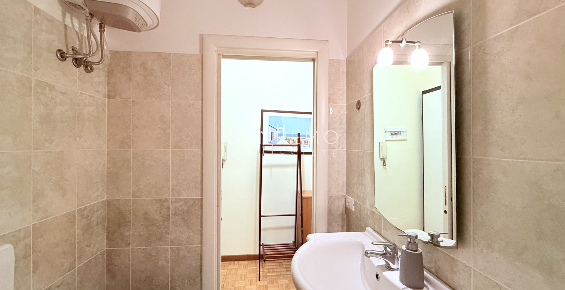 Spacious studio apartment with a terrace just a few steps from the Casino