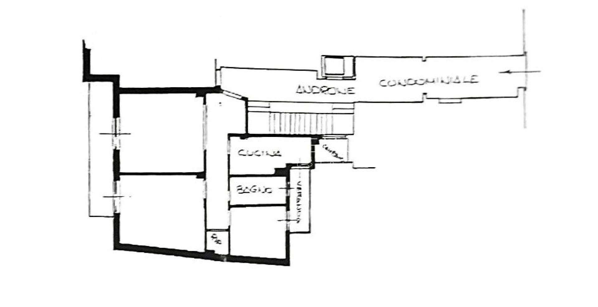 Bright three-room apartment with small terrace just steps from the gardens of Villa Ormond