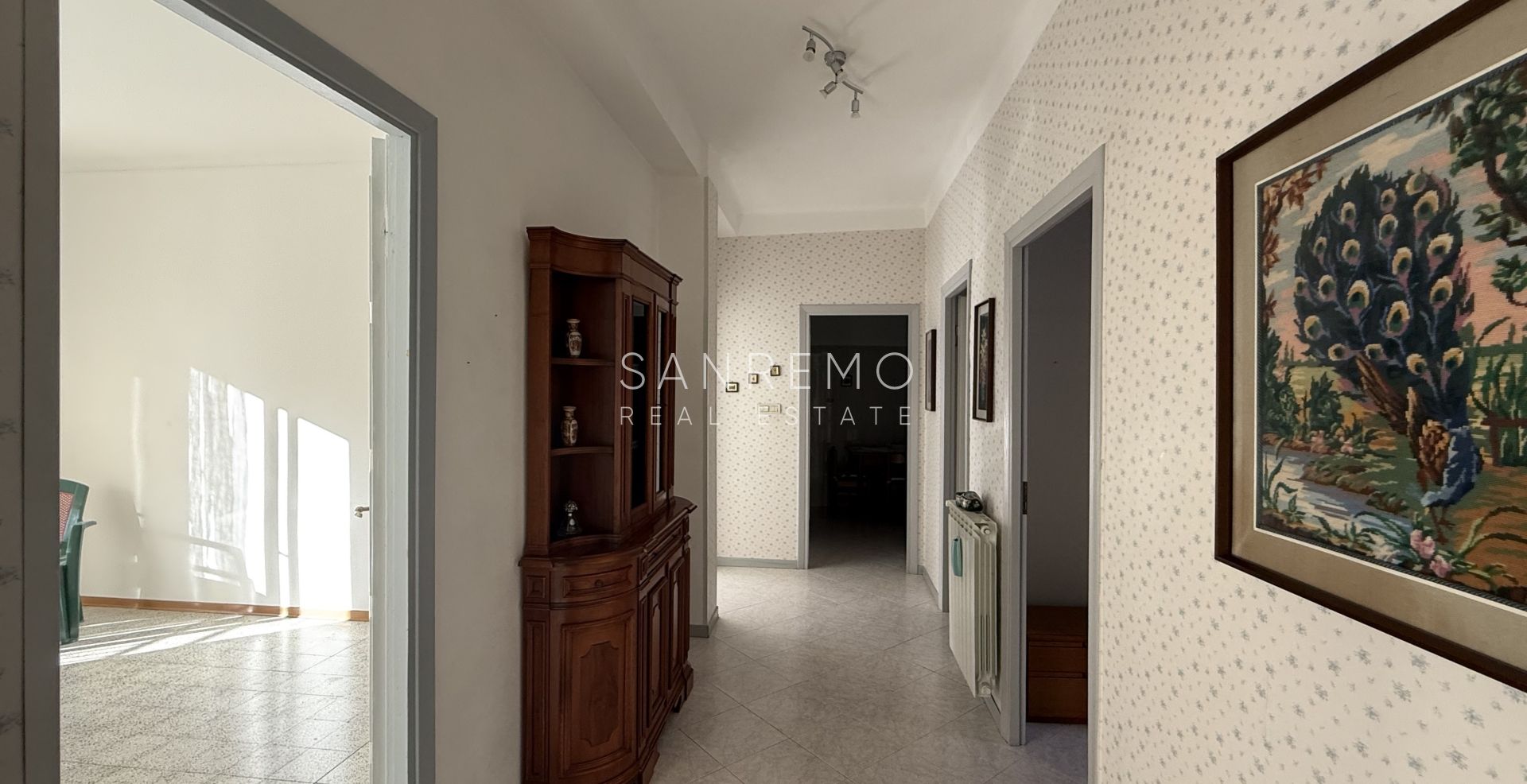 Bright and sunny apartment with double exposure and two small terraces