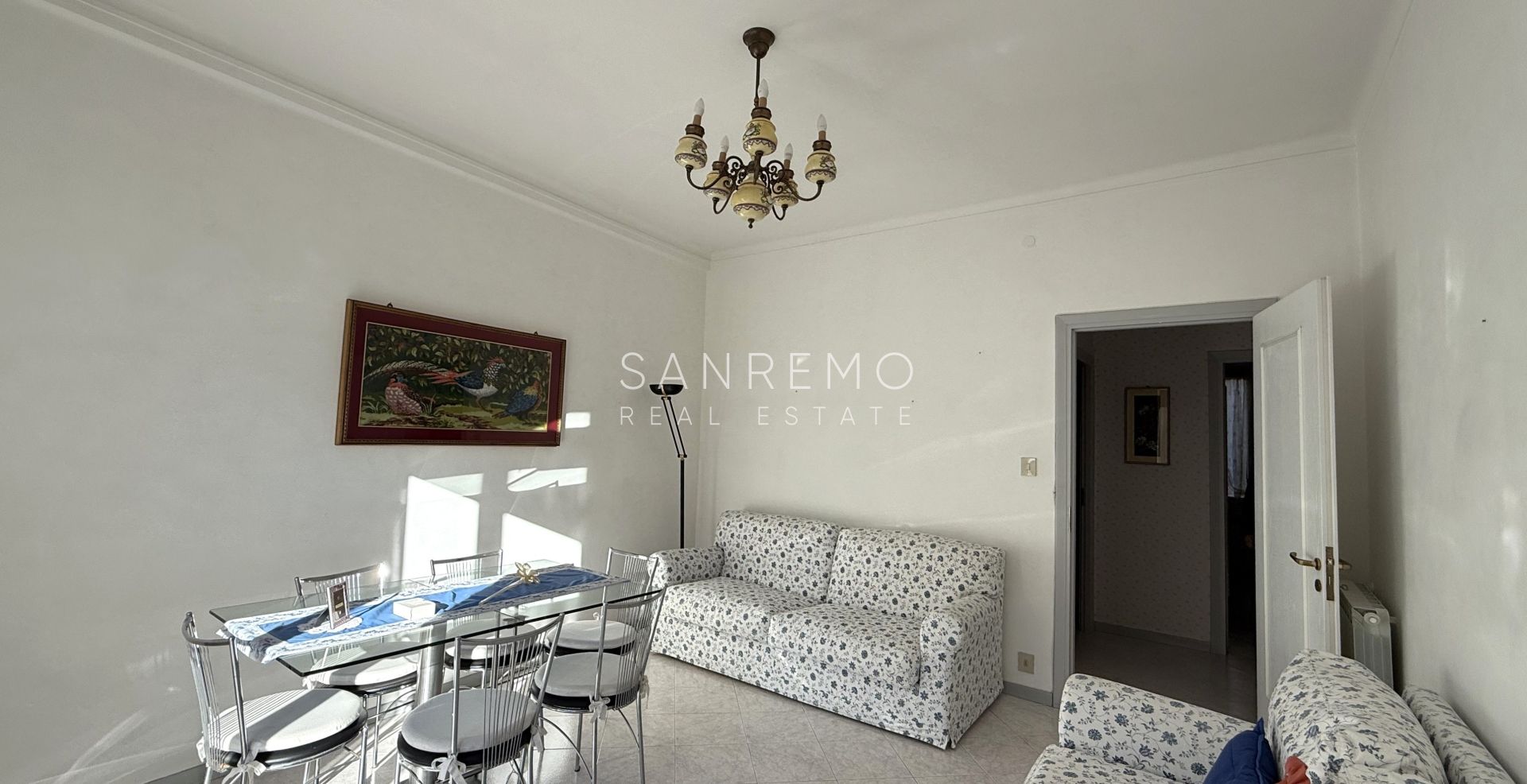 Bright and sunny apartment with double exposure and two small terraces