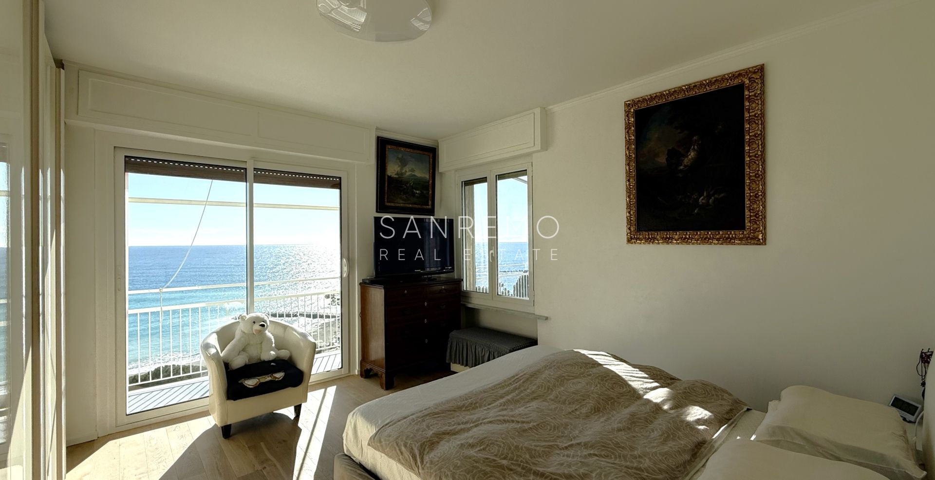 Penthouse with a magnificent sea view in one of the most sought-after areas of the Riviera