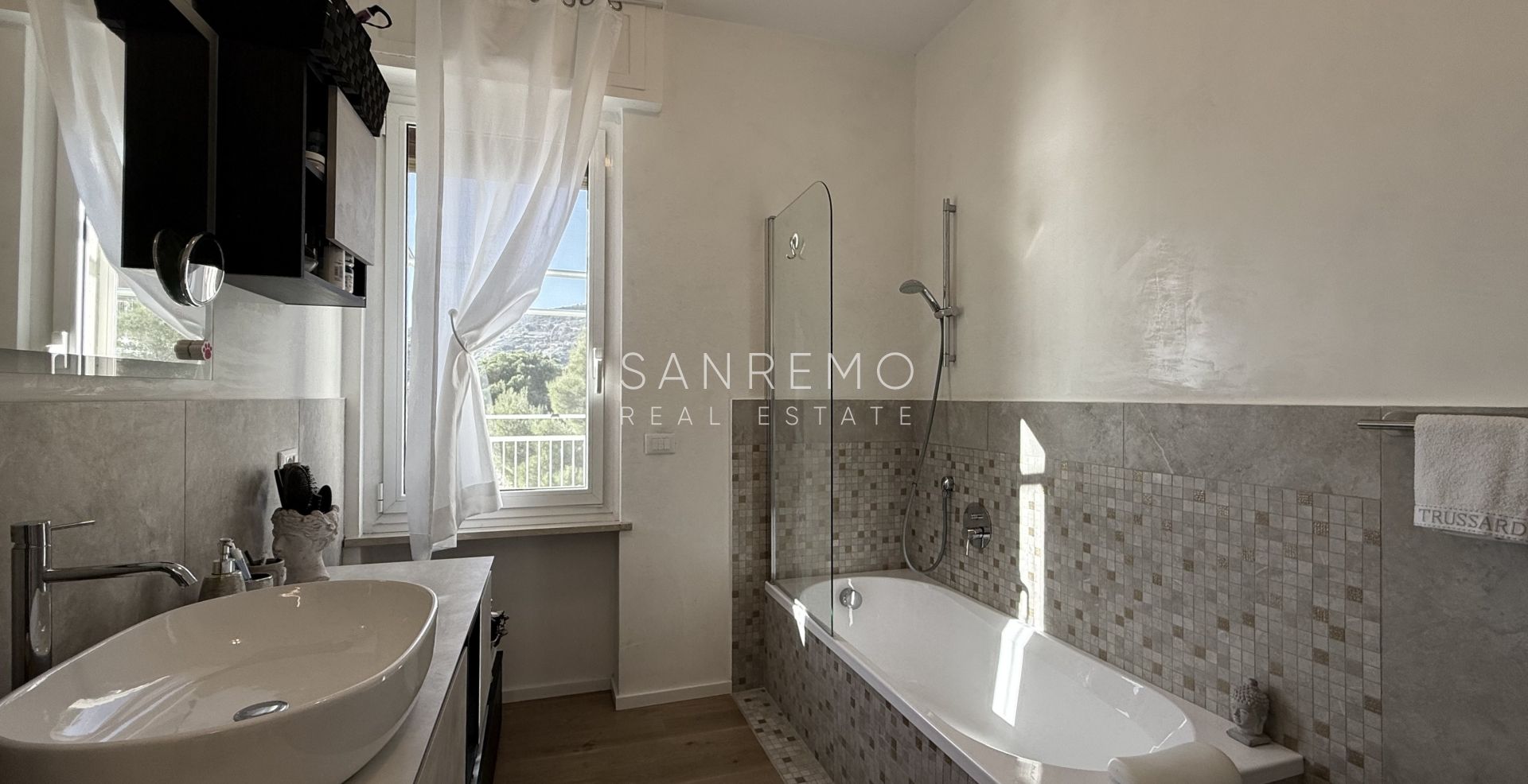 Penthouse with a magnificent sea view in one of the most sought-after areas of the Riviera