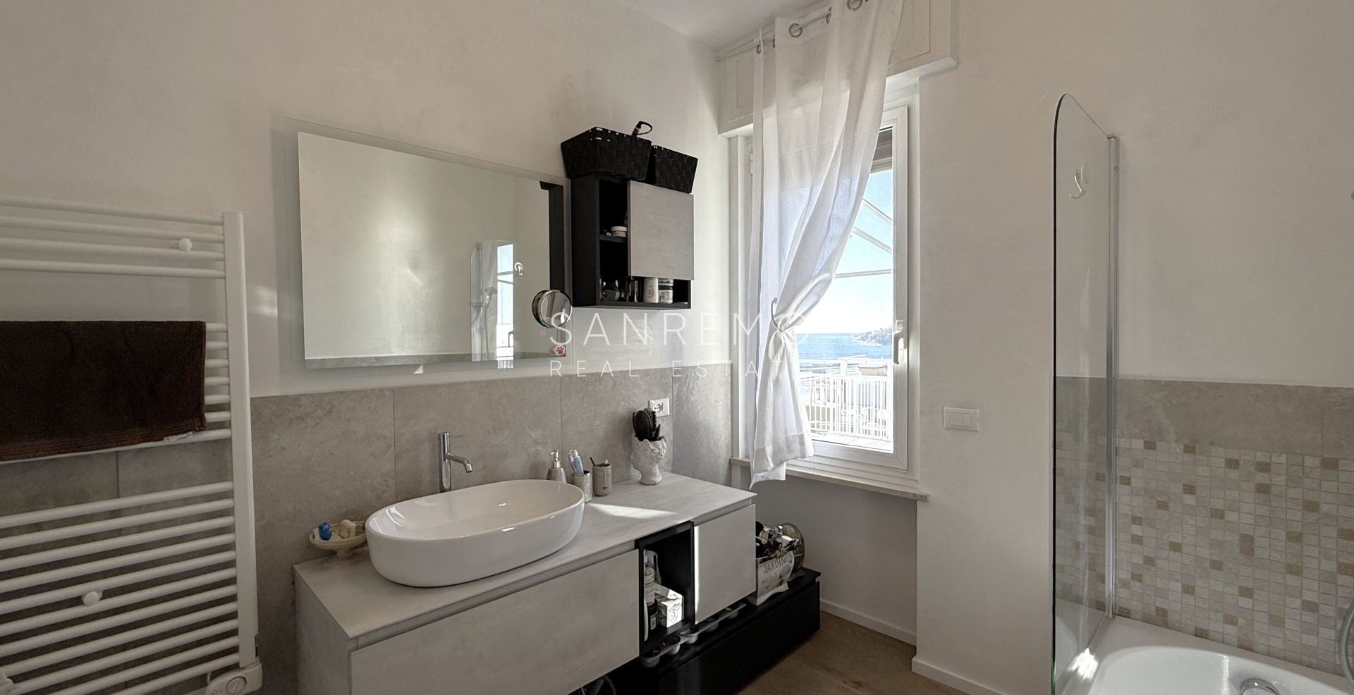 Penthouse with a magnificent sea view in one of the most sought-after areas of the Riviera