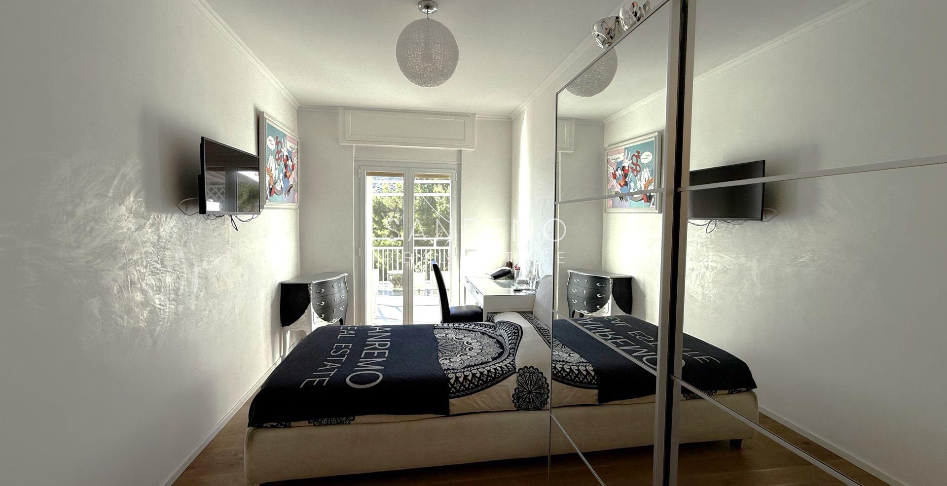 Penthouse with a magnificent sea view in one of the most sought-after areas of the Riviera