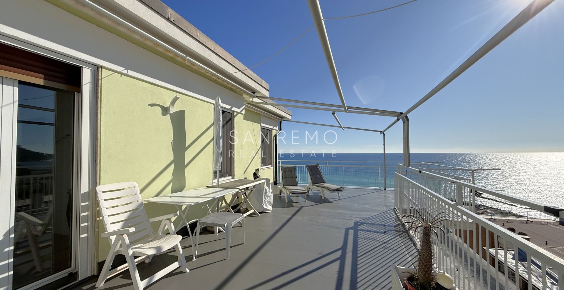 Penthouse with a magnificent sea view in one of the most sought-after areas of the Riviera