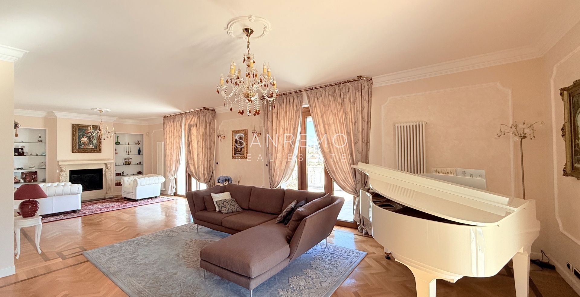 Penthouse and super penthouse with pool and panoramic sea view