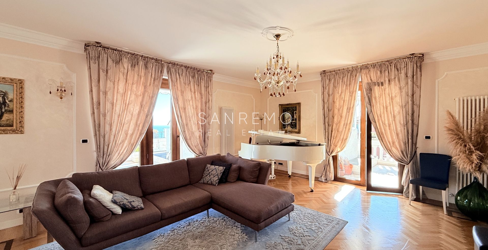 Penthouse and super penthouse with pool and panoramic sea view