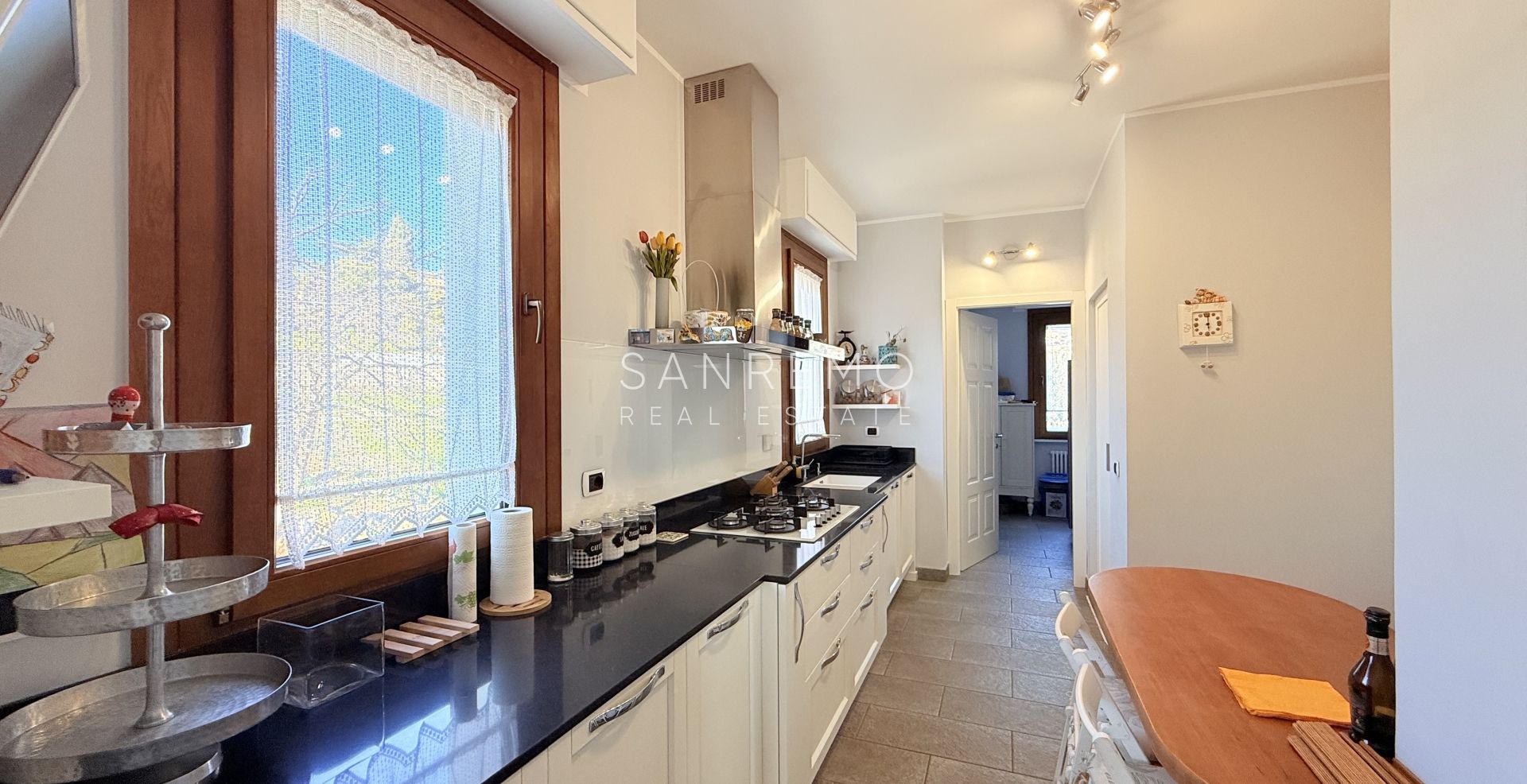 Penthouse and super penthouse with pool and panoramic sea view