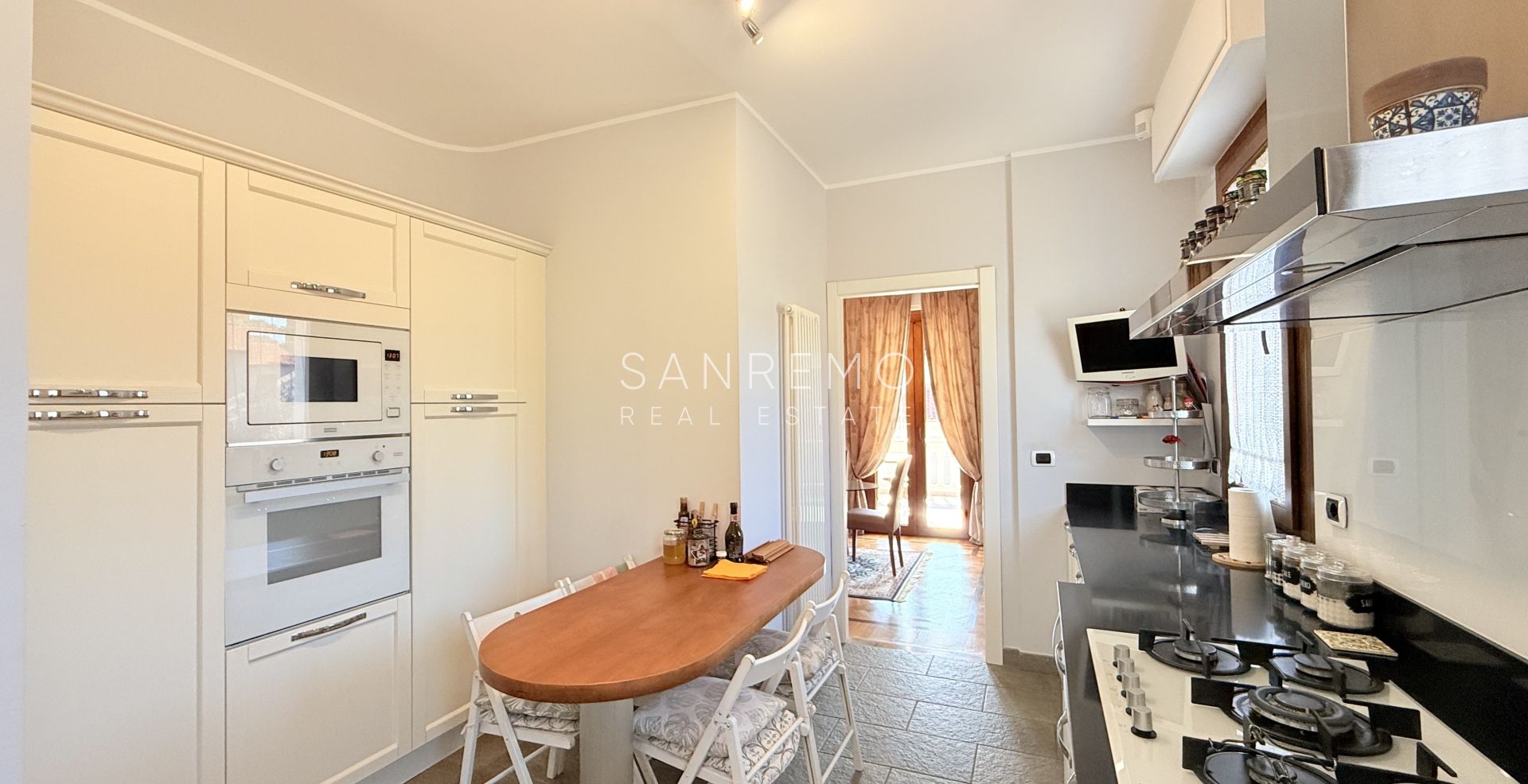 Penthouse and super penthouse with pool and panoramic sea view