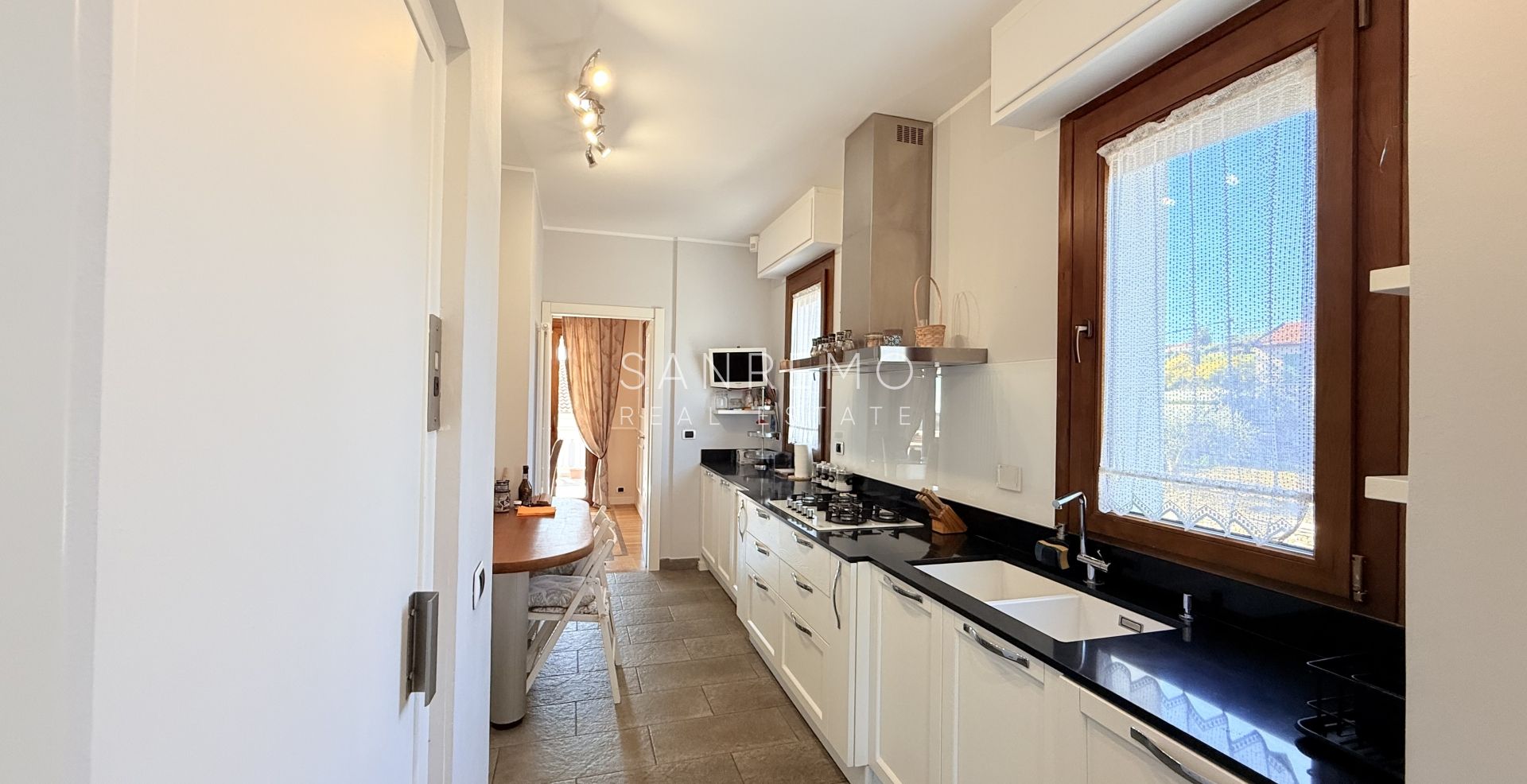 Penthouse and super penthouse with pool and panoramic sea view