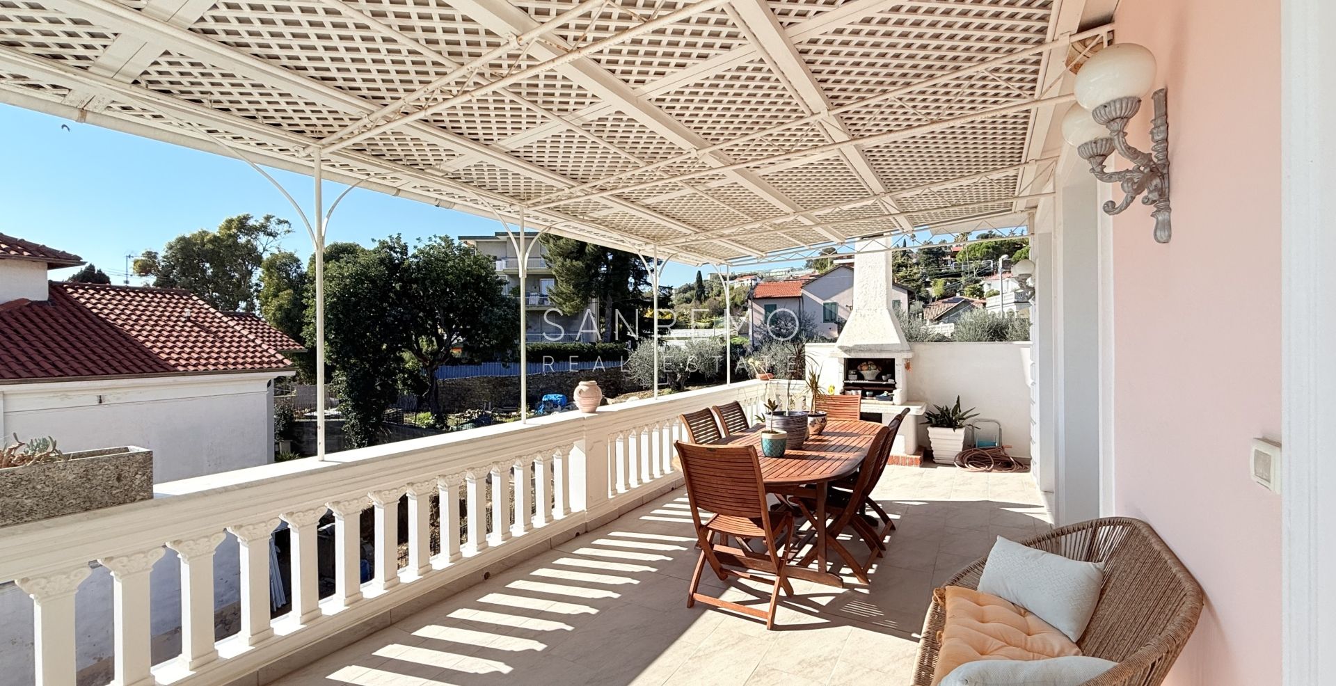 Penthouse and super penthouse with pool and panoramic sea view